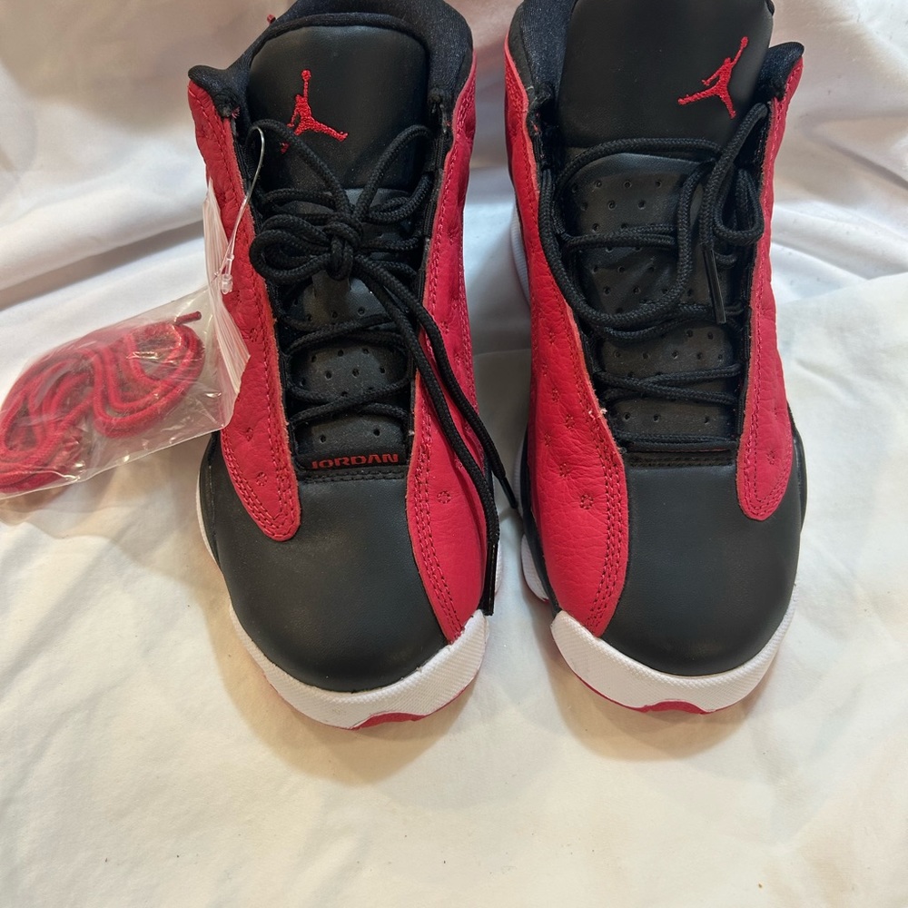 Air Jordan 13 Retro Low Very Berry shoe